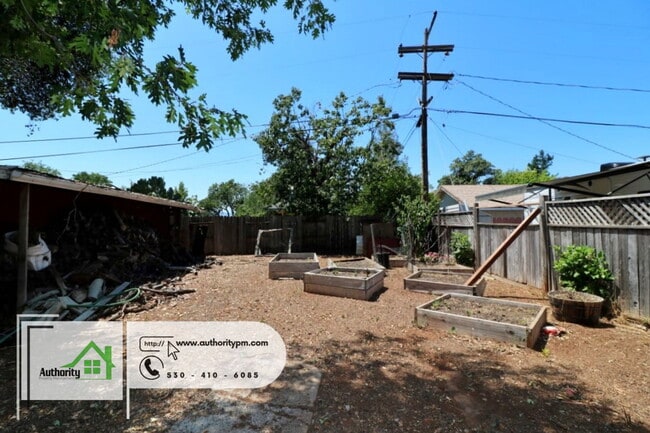 Building Photo - 1848 Shady Ln