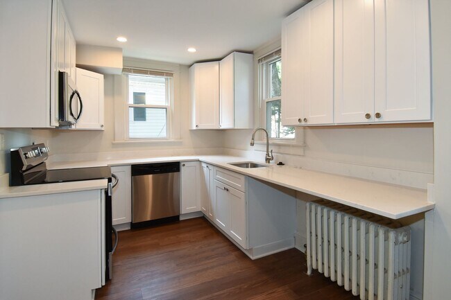 Building Photo - 633 24th St S