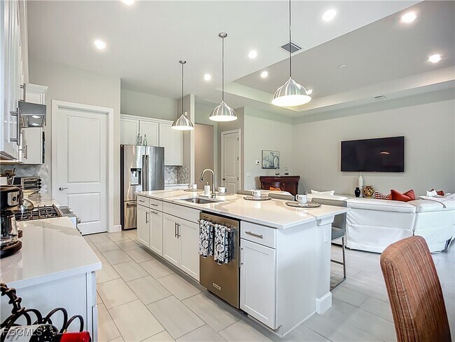 Building Photo - 2126 Yellowfin Cir