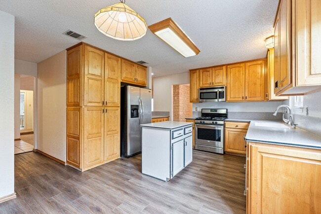 Building Photo - Lovely 3 Bedroom, 2 Bathroom in North Central Austin!!!