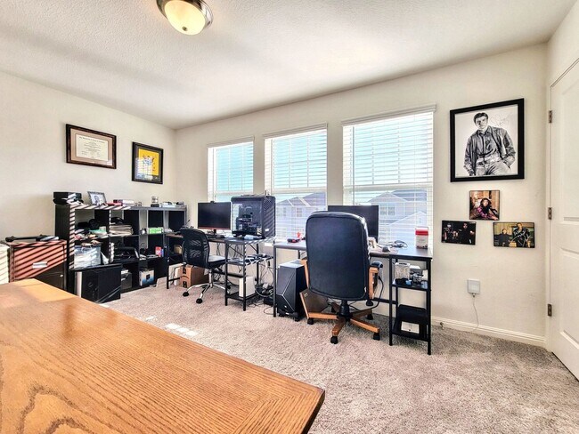 Building Photo - Beautiful 5 BR / 3 BA Home for Rent in Pfl...