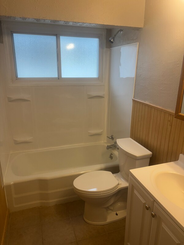 Building Photo - 4457 E 154th St