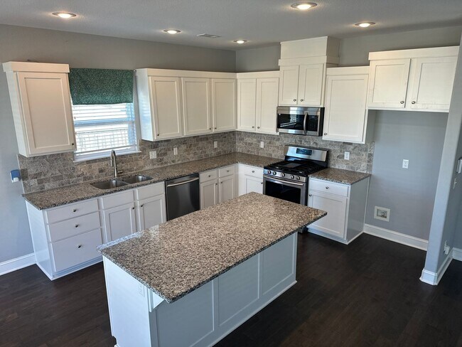 Building Photo - Available Now! Modern 3-Bedroom, 2-Bathroom Home in Legendary Subdivision near Shaw Elementary