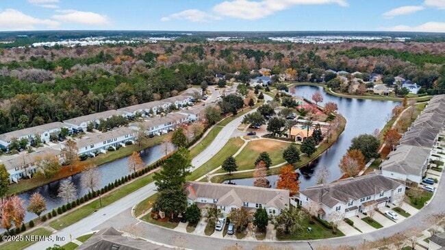 Building Photo - 411 Walnut Dr