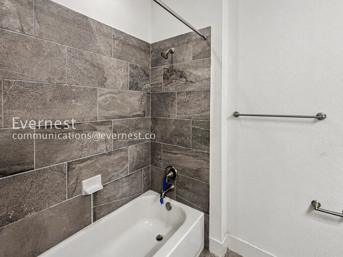 Building Photo - 2312 Ringstaff Rd