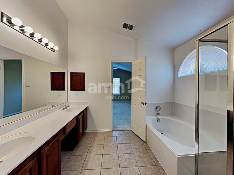 Building Photo - 1415 Spinnaker Way