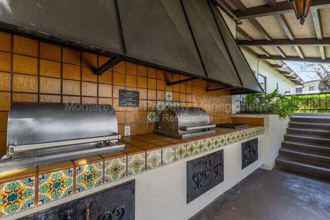 Building Photo - 500 Glenwood Cir