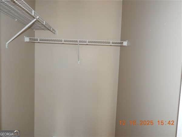 Building Photo - 172 Lincoln Way