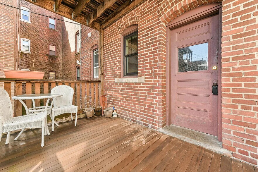 Building Photo - 87 Browne St