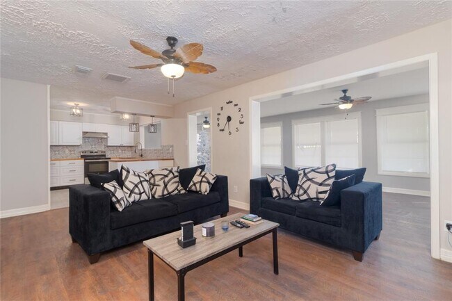 Building Photo - 4406 Rosegate Dr