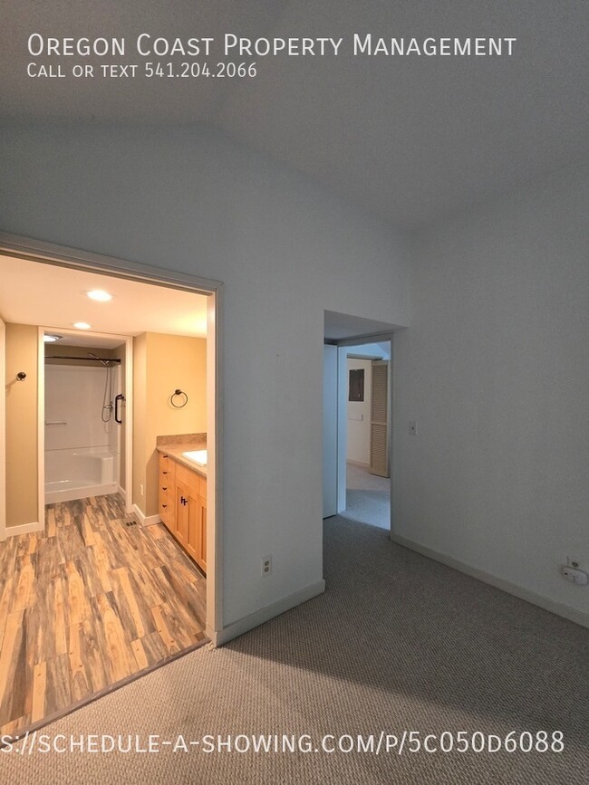Building Photo - 600 Island Dr