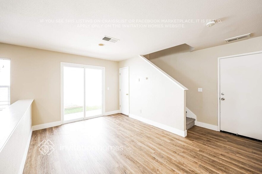 Building Photo - 3043 Roadrunner Dr