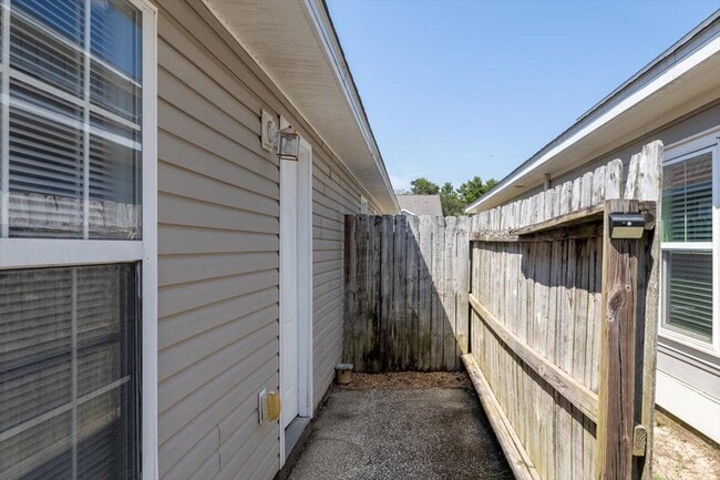 Building Photo - 7464 Autumn Trace Blvd
