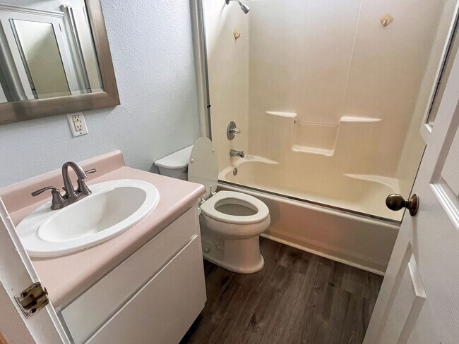 Building Photo - GO928#E &amp; F-Lotti, Carole Kelly
