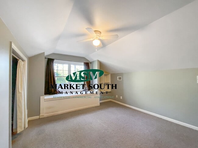 Building Photo - 56 E 219