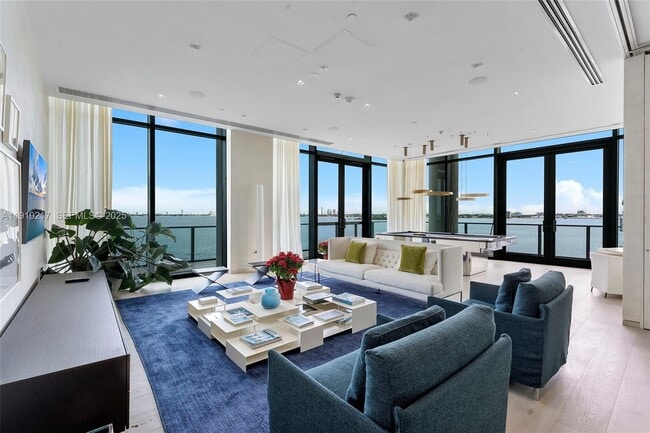 Building Photo - 3131 NE 7th Ave