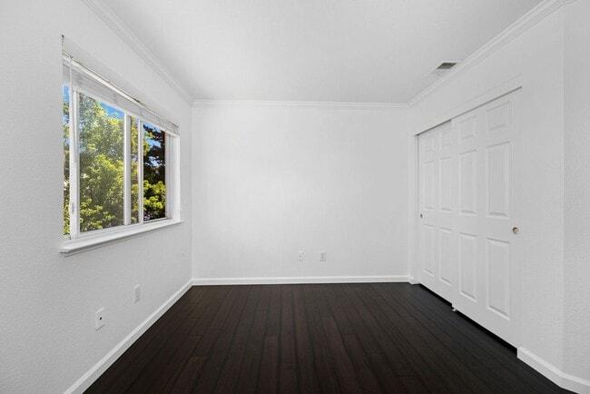 Building Photo - 166 Blackstone Dr
