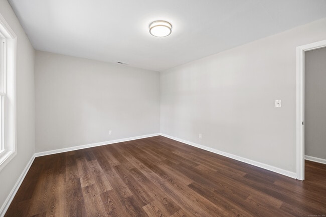Building Photo - 237 Elmwood Cir