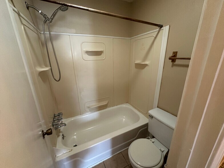 Building Photo - 222 Sandra Del Mar Dr