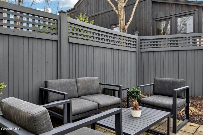 Building Photo - 18 Granite St