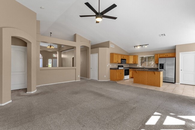 Building Photo - 647 W Fremont Dr