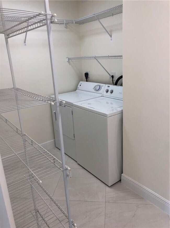 Building Photo - 4620 Bougainvilla Dr