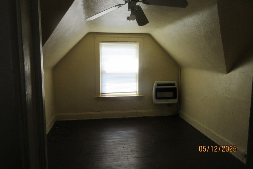 Building Photo - 1609 Holyrood Rd