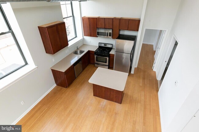 Building Photo - 1637-39 Poplar St