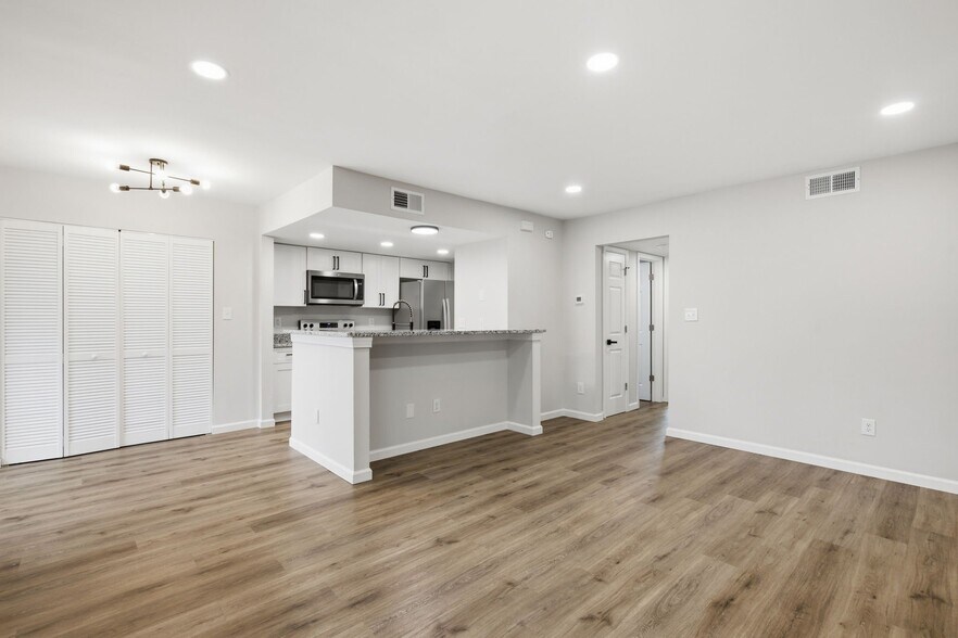 Building Photo - 8 Lyford Key