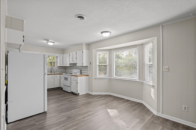 Building Photo - 119 Sunnywood Dr