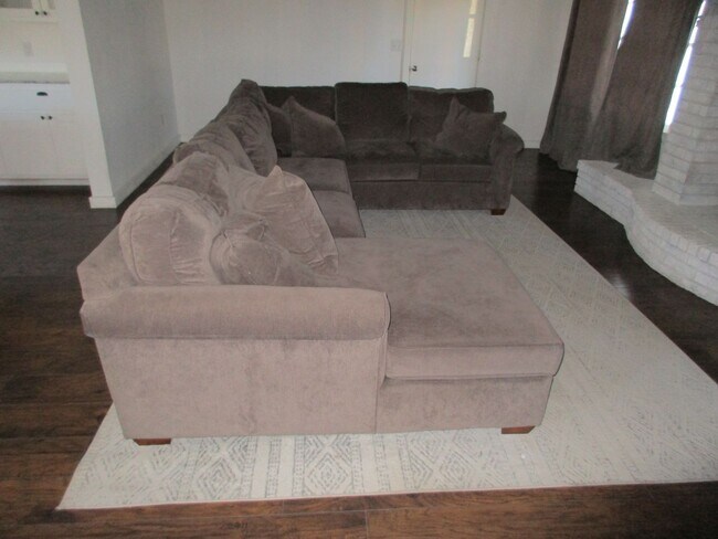 Building Photo - Beautiful 4/3 House for Rent in Lampasas, TX