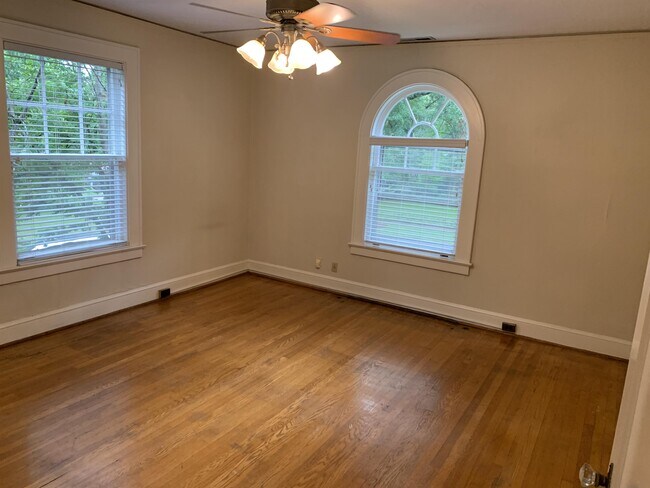 Building Photo - 811 Bromley Rd