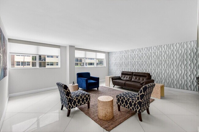 Building Photo - 1236 Hillsboro Mile