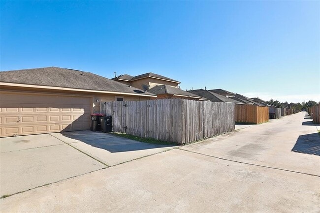 Building Photo - 8231 Gran Villa Dr