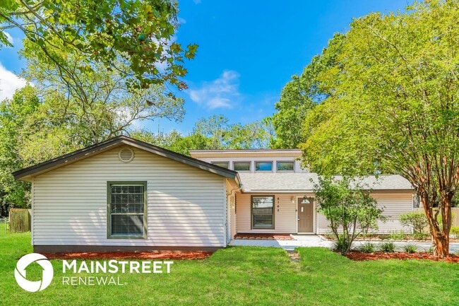 Building Photo - 8162 Cayuga Trail W