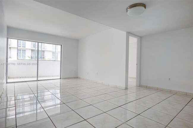 Building Photo - 750 NW 43rd Ave