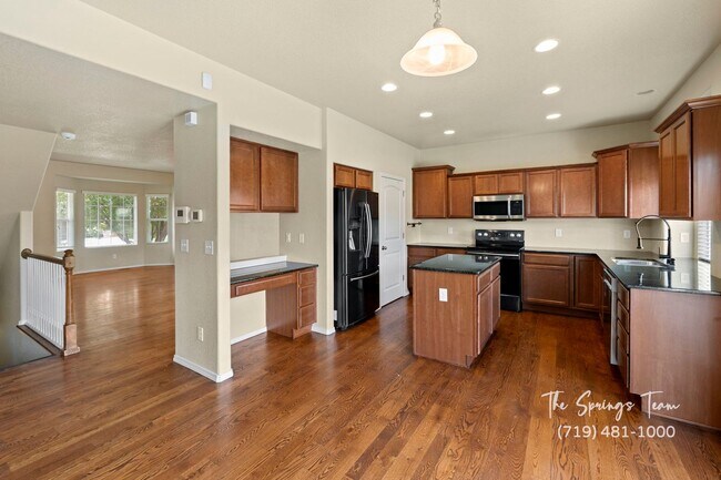 Building Photo - SPACIOUS SIX (6!!!) BD HOME IN LORSON RANCH!