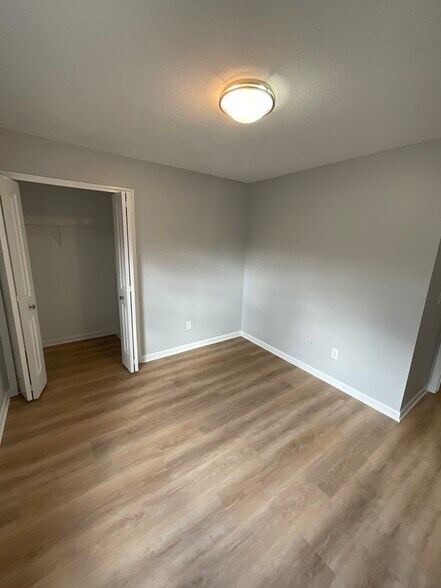 Building Photo - 28957 Cullen Dr