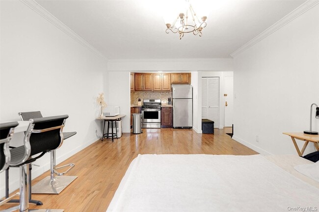 Building Photo - 65-15 Alderton St