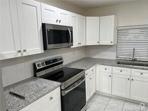 Building Photo - 160 SE Lakehurst Dr