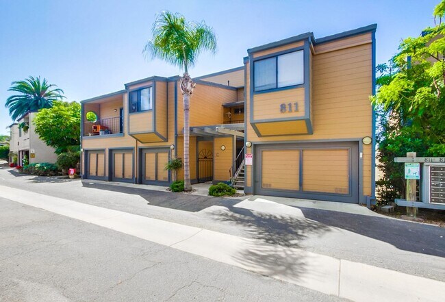 Building Photo - Prime Carlsbad Location - Available July 2025