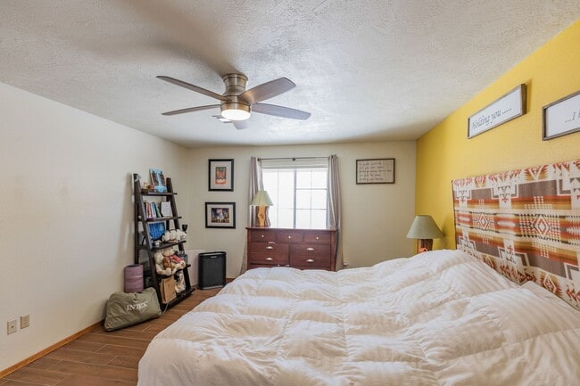 Building Photo - Beautiful 4 Bedroom 2 Bath Home!