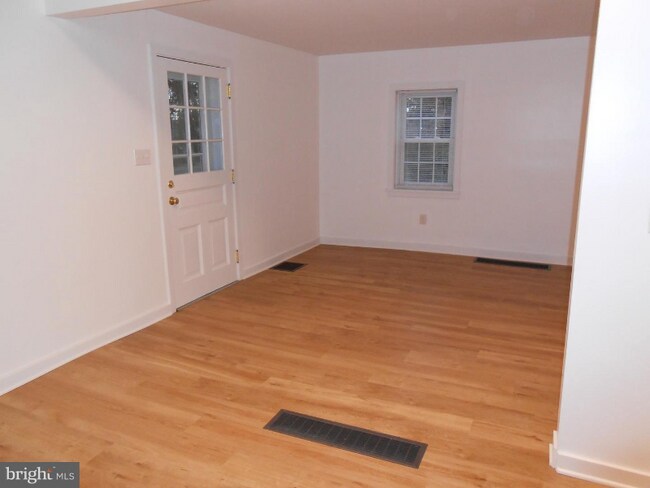 Building Photo - 169 Engle Ln