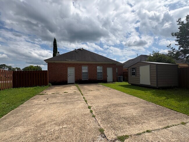 Building Photo - 2041 Station Ct