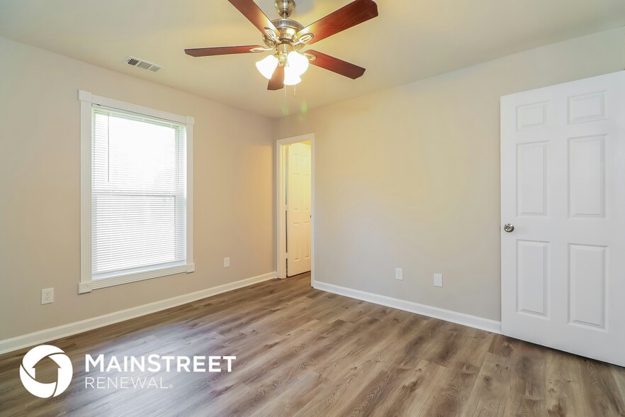 Building Photo - 207 E Wade St