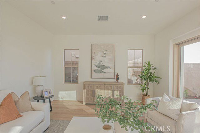 Building Photo - 137 Oakstone