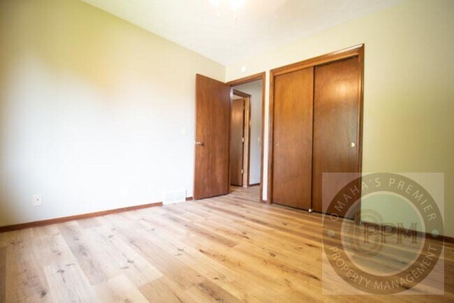 Building Photo - Spacious 3 Bed 3 Bath House