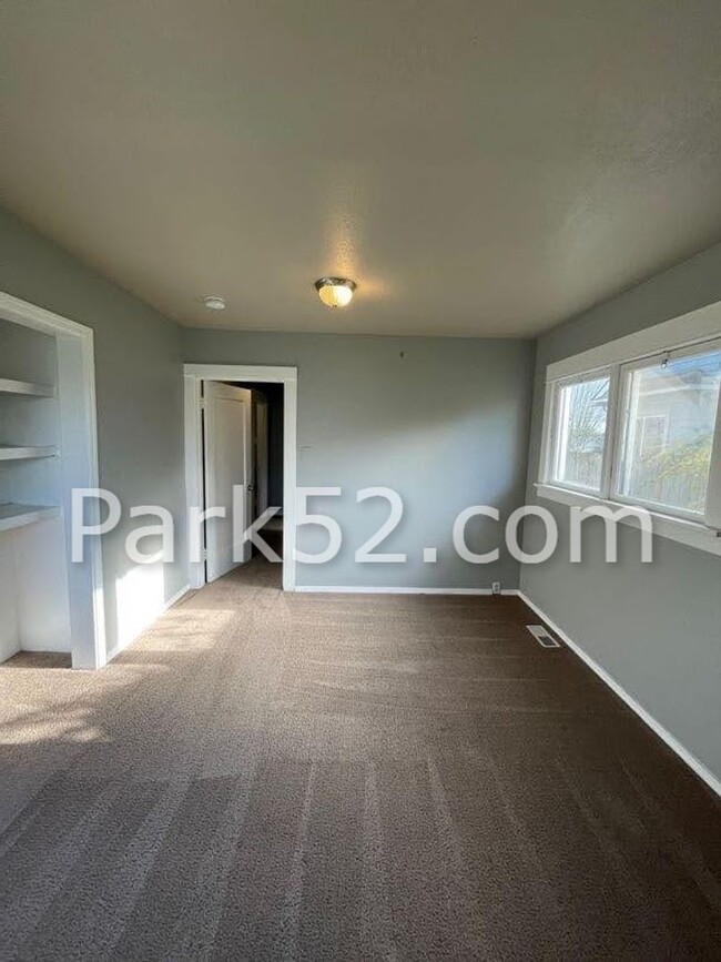 Building Photo - Charming 3 Bed 1 Bath Large Craftsman Styl...