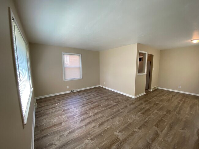 Living - 1413 63rd St