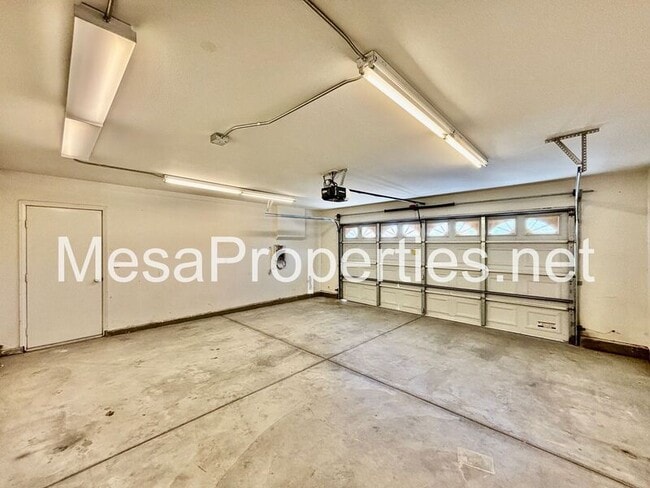 Building Photo - 15976 Elkins St